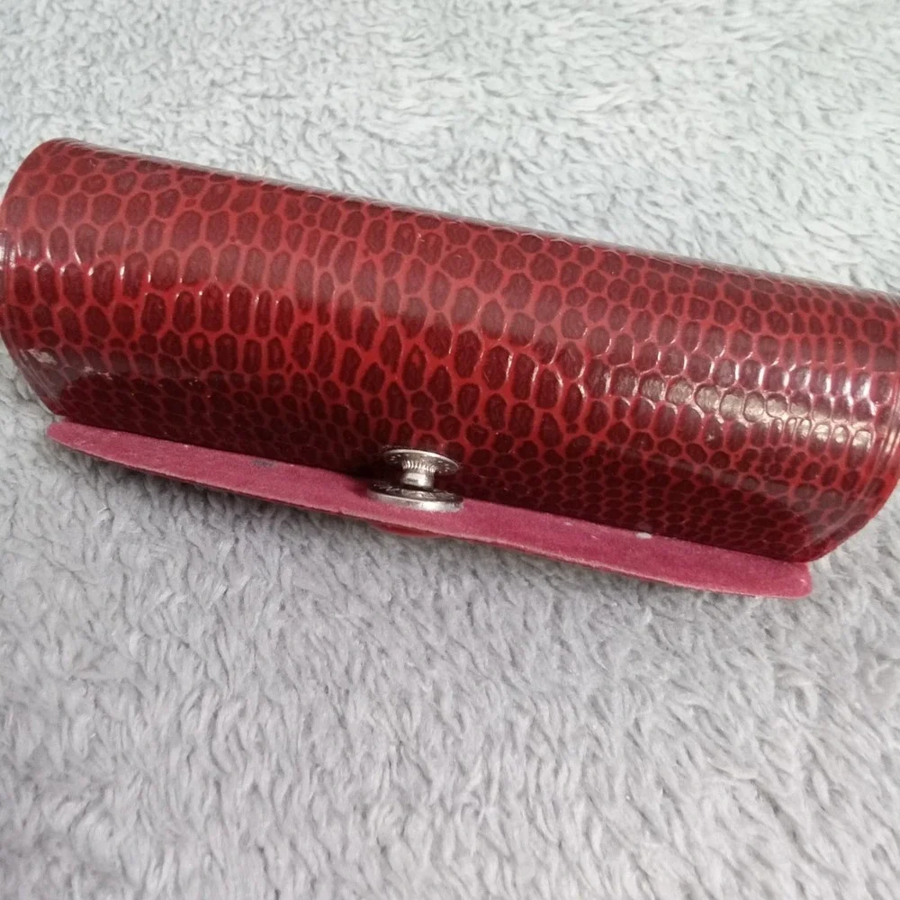 Vintage Red Snakeskin Embossed Lipstick Case with‎ Built-in Mirror Snap Closure